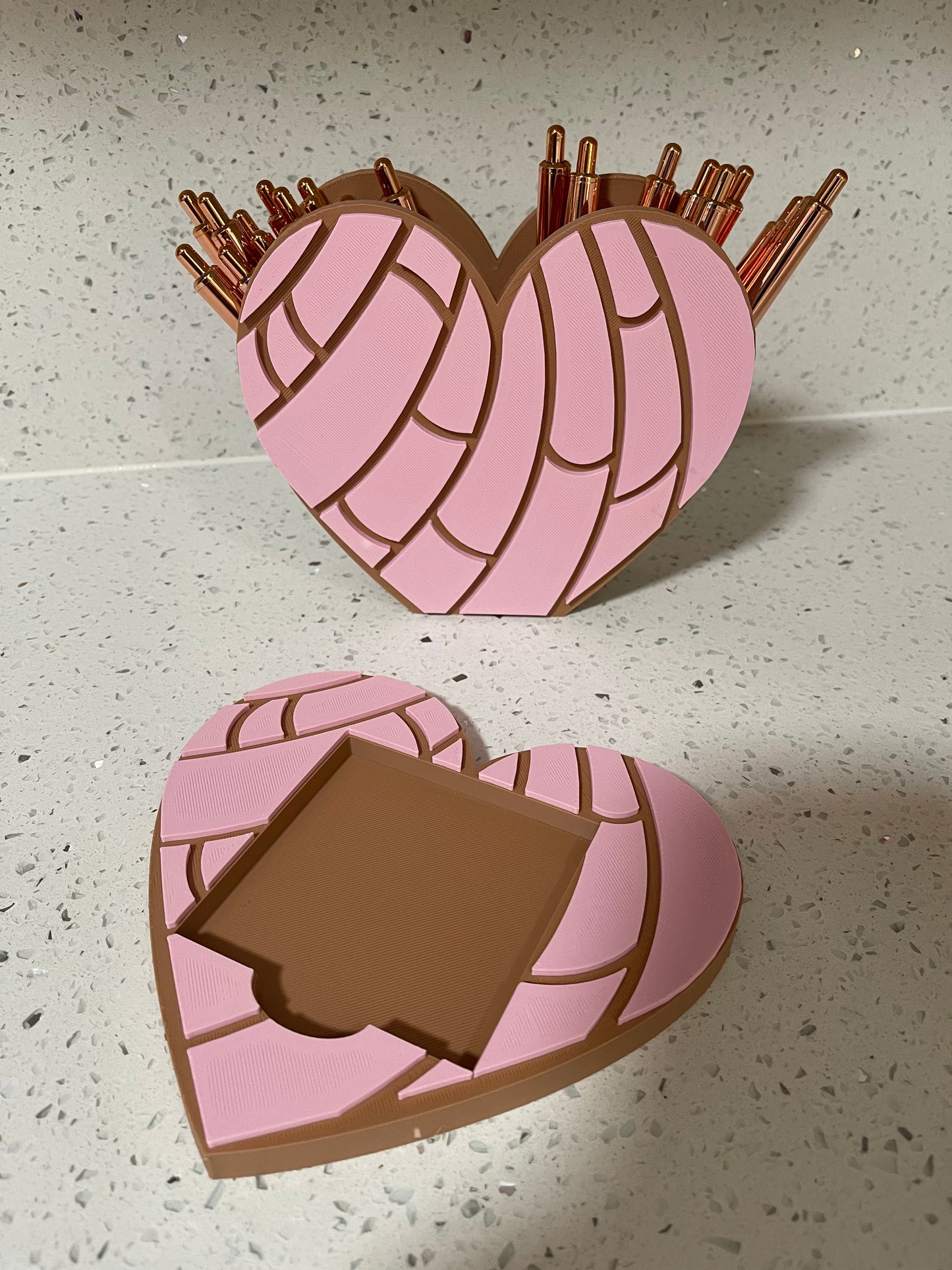 PINK CONCHA PEN & STICKY NOTE HOLDER