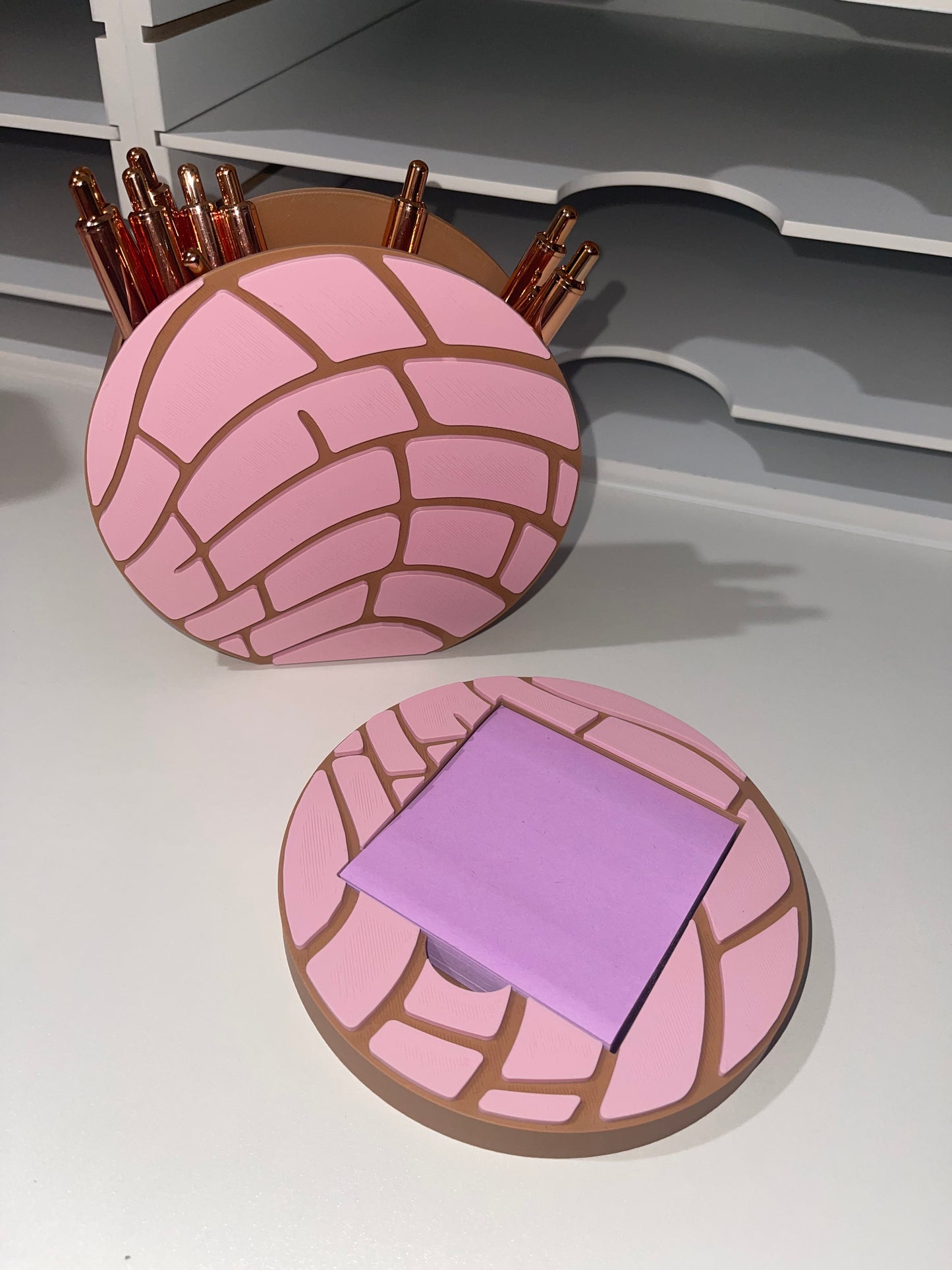 PINK CONCHA PEN & STICKY NOTE HOLDER