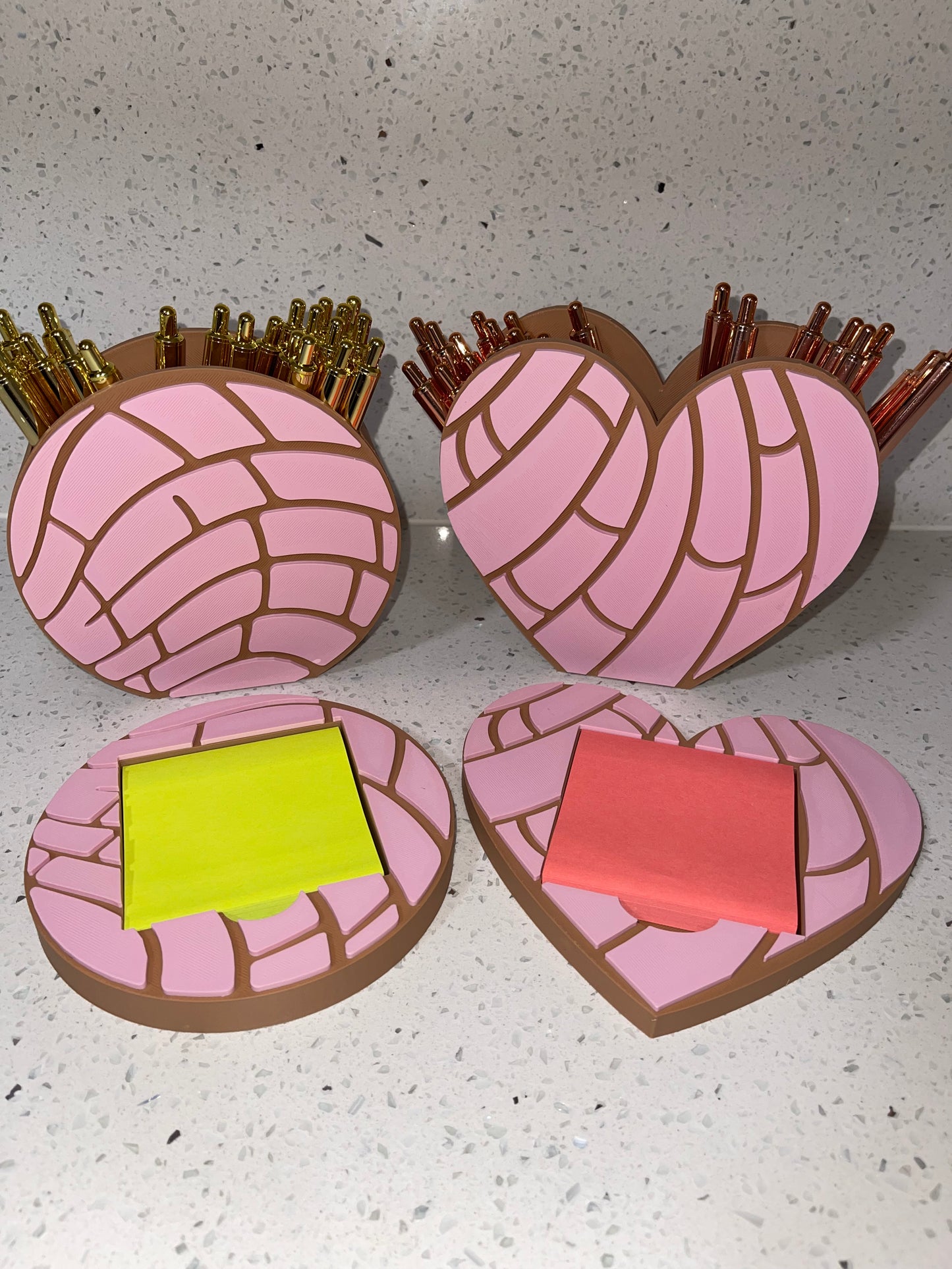 PINK CONCHA PEN & STICKY NOTE HOLDER